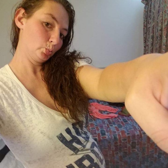 Meet your Posher, Ginny - Picture 3 of 4